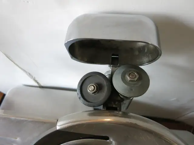 Globe Industrial Foodservice Automatic Slicer - Photo 7