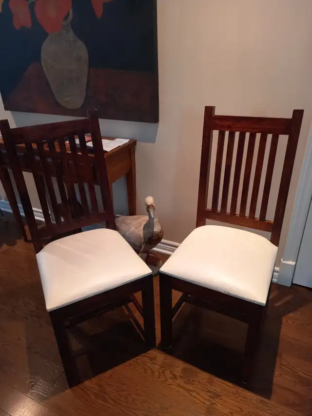 CHAISES DE SALLE À MANGER (8) EN BOIS VÉRITABLE