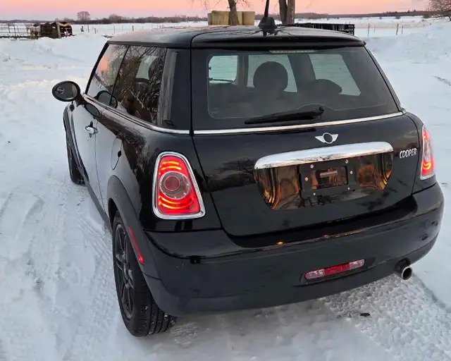 2013 Mini Cooper Baker Street Edition - Photo 2