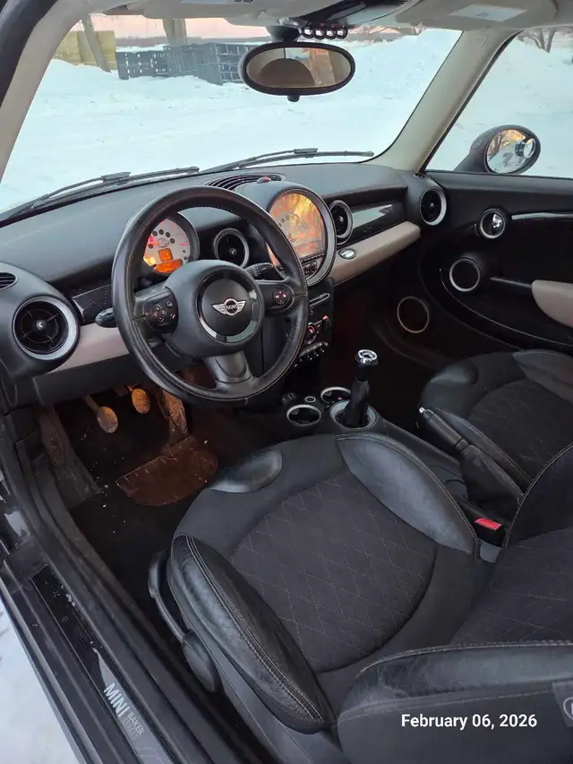 2013 Mini Cooper Baker Street Edition - Photo 5