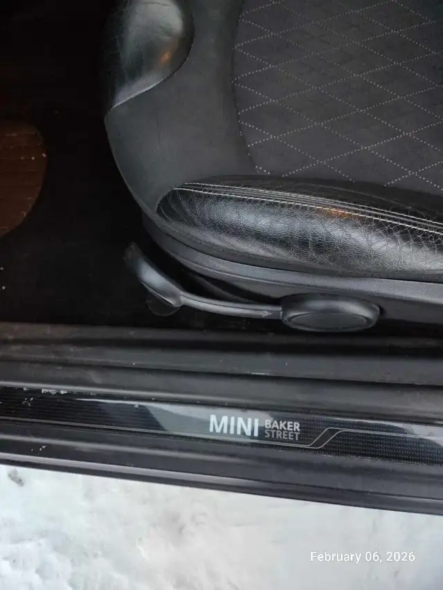 2013 Mini Cooper Baker Street Edition - Photo 6