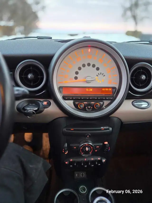 2013 Mini Cooper Baker Street Edition - Photo 9