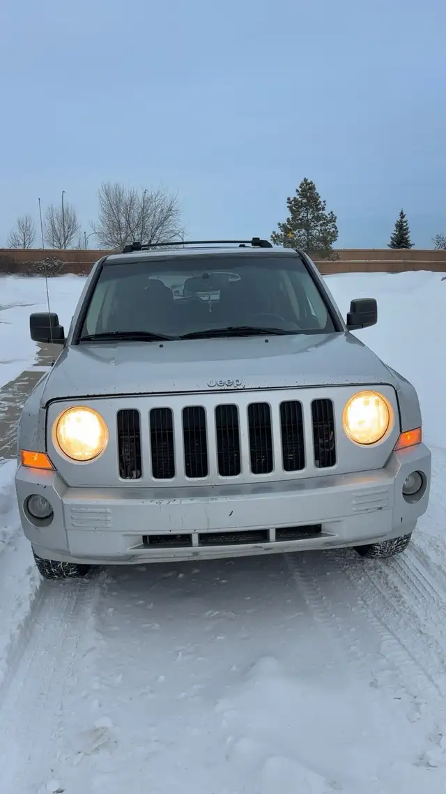 2007 Jeep Patriot Limited 4x4 - Photo 2