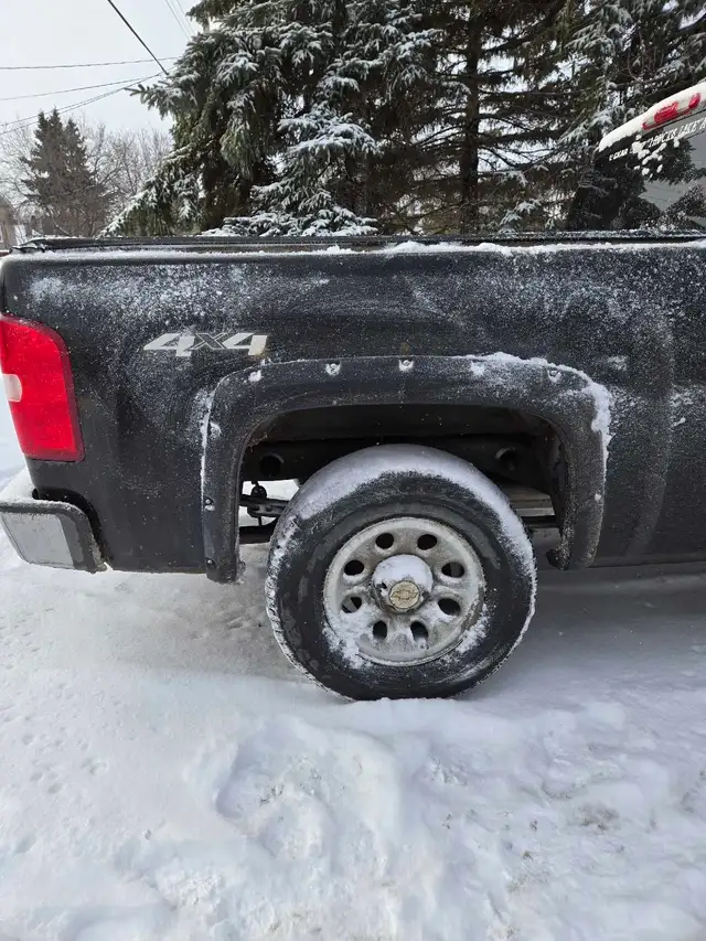 2010 Chevrolet Silverado Extended Cab - Photo 2