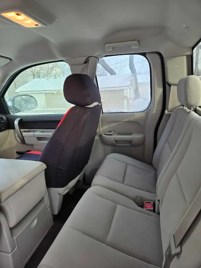 2010 Chevrolet Silverado Extended Cab - Photo 5