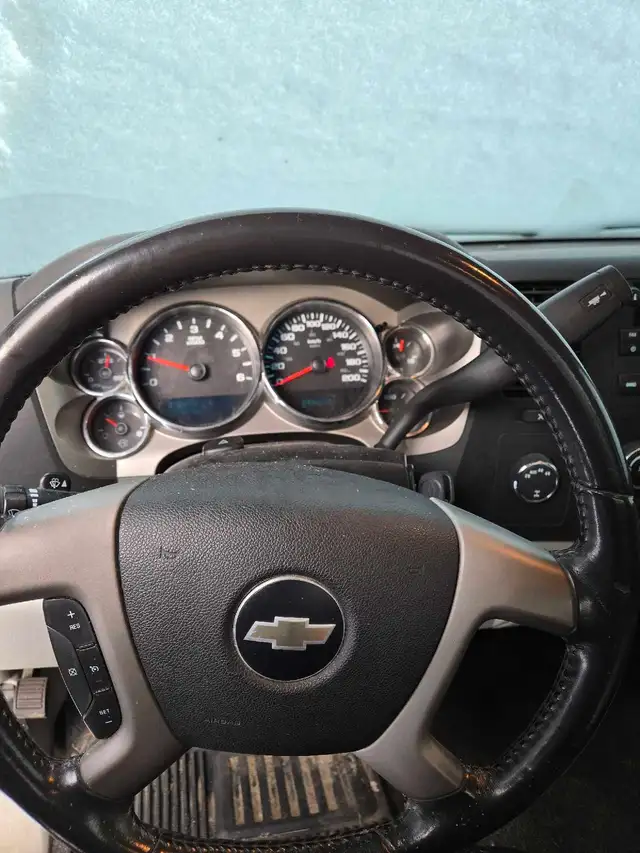 2010 Chevrolet Silverado Extended Cab - Photo 6