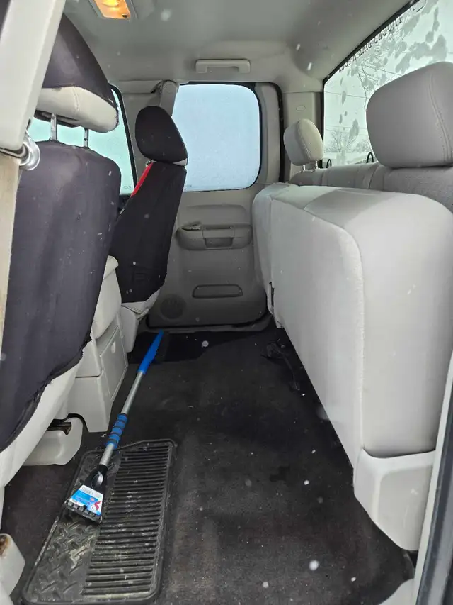 2010 Chevrolet Silverado Extended Cab - Photo 9