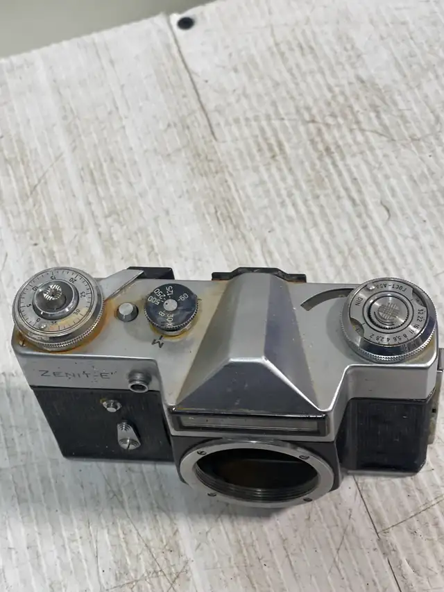 Vintage Zenit-E Camera - Photo 3
