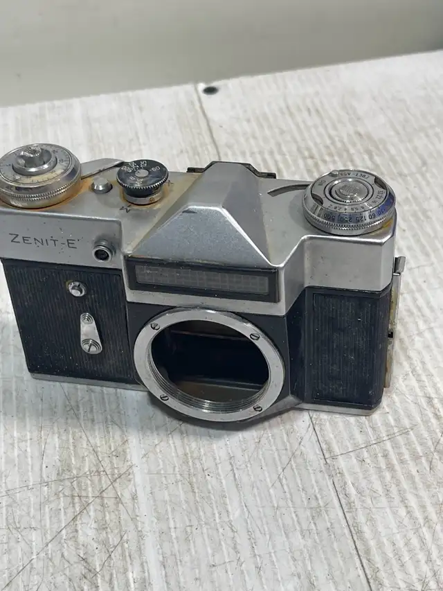 Vintage Zenit-E Camera - Photo 7