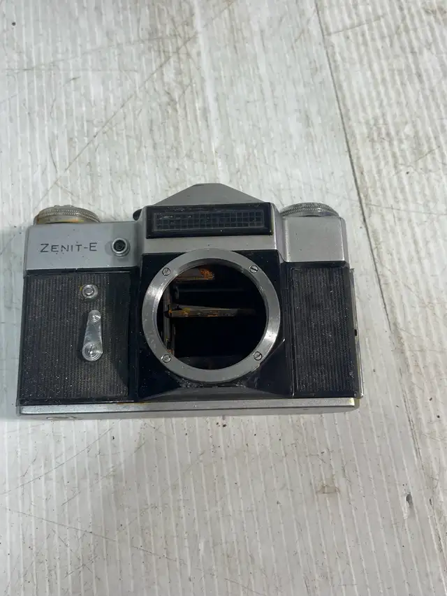 Vintage Zenit-E Camera - Photo 8