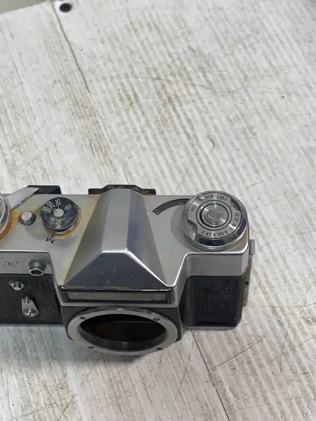 Vintage Zenit-E Camera - Photo 10