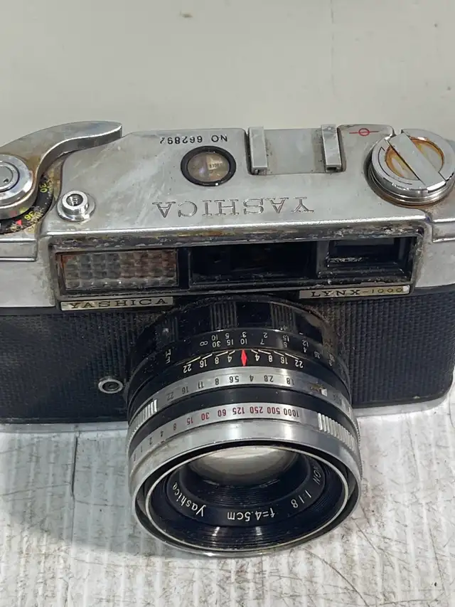 Yashica Electro 35 - Photo 8