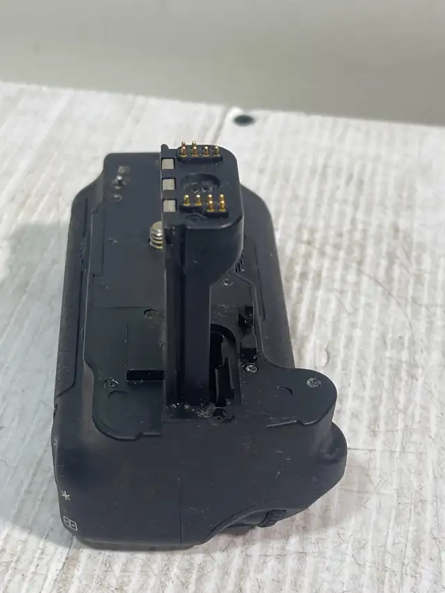 Canon BG-E14 Battery Grip - Photo 3