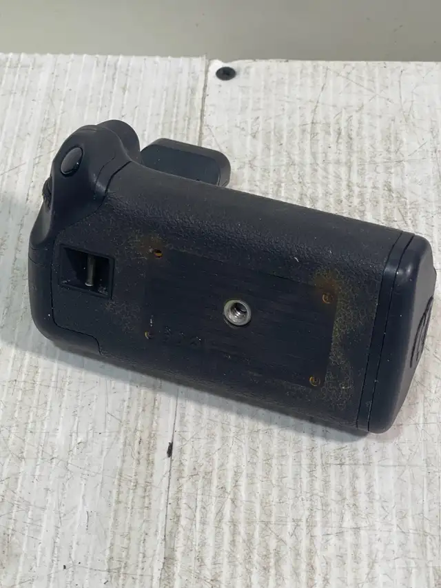 Canon BG-E14 Battery Grip - Photo 4