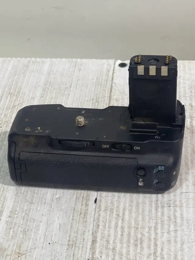 Canon BG-E14 Battery Grip - Photo 5