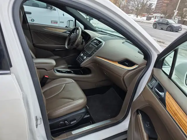 2015 Lincoln MKC AWD 4dr - Photo 11