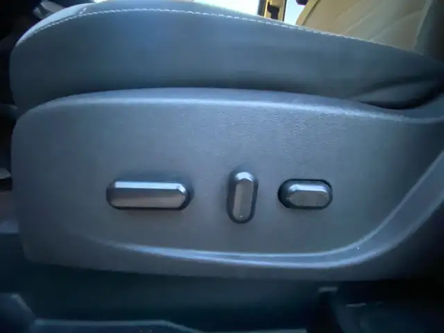 2016 Ford Escape SE - HEATED SEATS, BLUETOOTH, CRUISE CONTROL - Photo 12