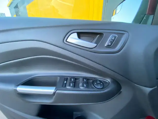 2016 Ford Escape SE - HEATED SEATS, BLUETOOTH, CRUISE CONTROL - Photo 13