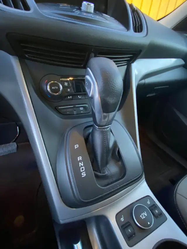 2016 Ford Escape SE - HEATED SEATS, BLUETOOTH, CRUISE CONTROL - Photo 17