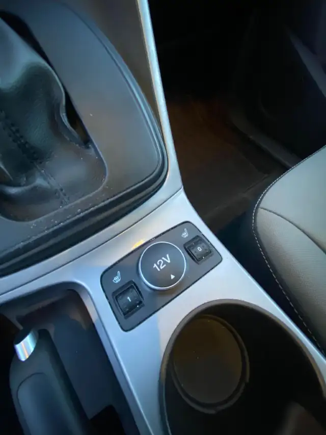 2016 Ford Escape SE - HEATED SEATS, BLUETOOTH, CRUISE CONTROL - Photo 18