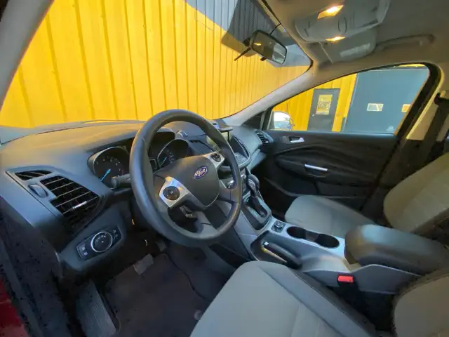 2016 Ford Escape SE - HEATED SEATS, BLUETOOTH, CRUISE CONTROL - Photo 20