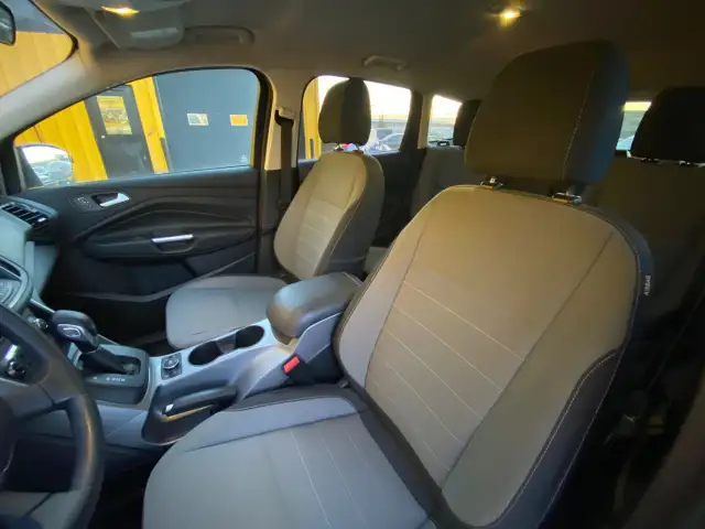 2016 Ford Escape SE - HEATED SEATS, BLUETOOTH, CRUISE CONTROL - Photo 21