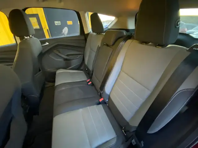 2016 Ford Escape SE - HEATED SEATS, BLUETOOTH, CRUISE CONTROL - Photo 22
