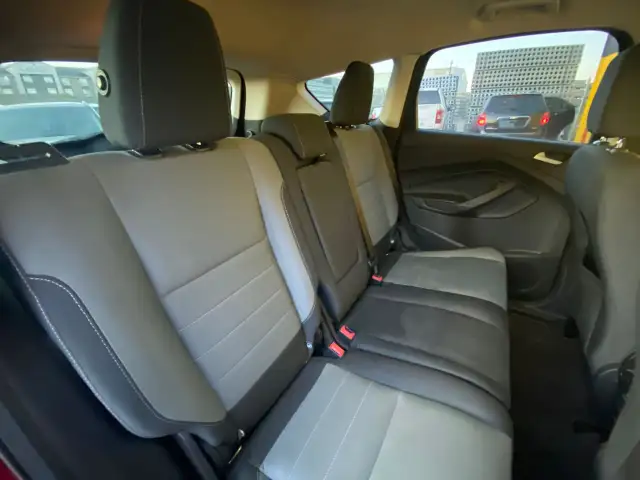2016 Ford Escape SE - HEATED SEATS, BLUETOOTH, CRUISE CONTROL - Photo 23