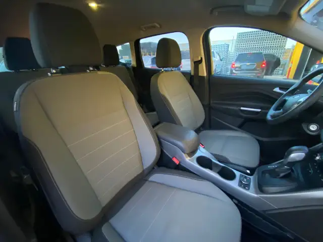 2016 Ford Escape SE - HEATED SEATS, BLUETOOTH, CRUISE CONTROL - Photo 25