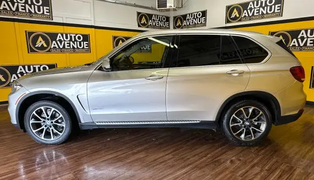 2015 BMW X5 xDrive35i - 7 SEATS! PANORAMA ROOF! LOW MILEAGE! - Photo 2