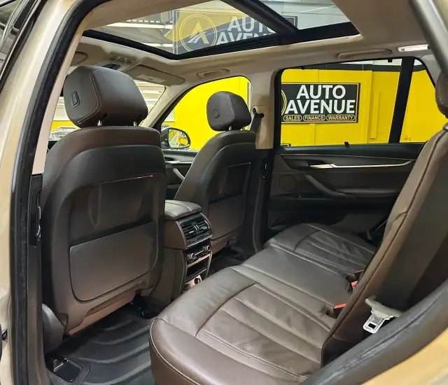 2015 BMW X5 xDrive35i - 7 SEATS! PANORAMA ROOF! LOW MILEAGE! - Photo 11