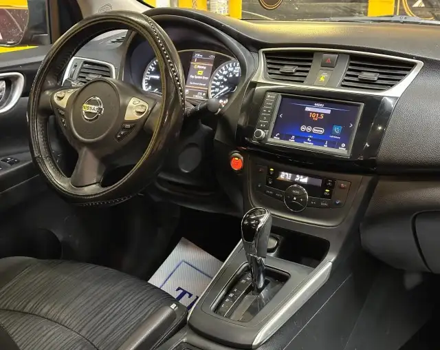 2019 Nissan Sentra SV - SUNROOF! BACKUP CAMERA! HEATED SEATS! - Photo 13