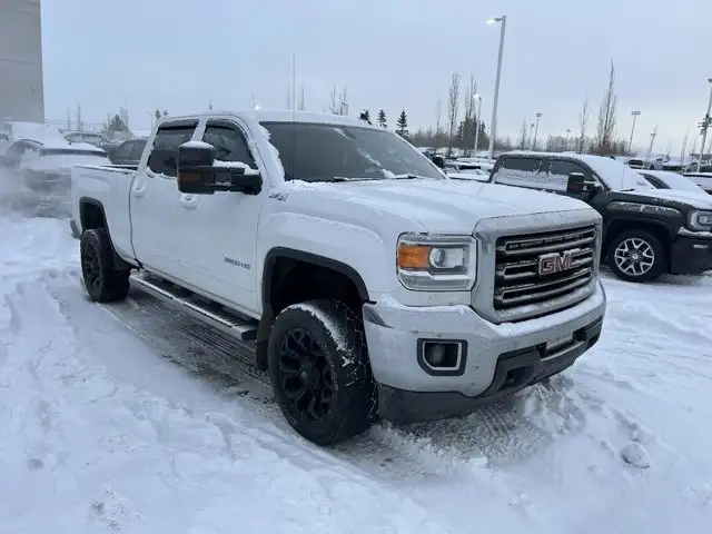 2017 GMC Sierra 3500HD SLE 6.0L - Photo 2