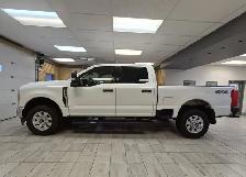 2023 Ford F-350 XLT - Photo 2