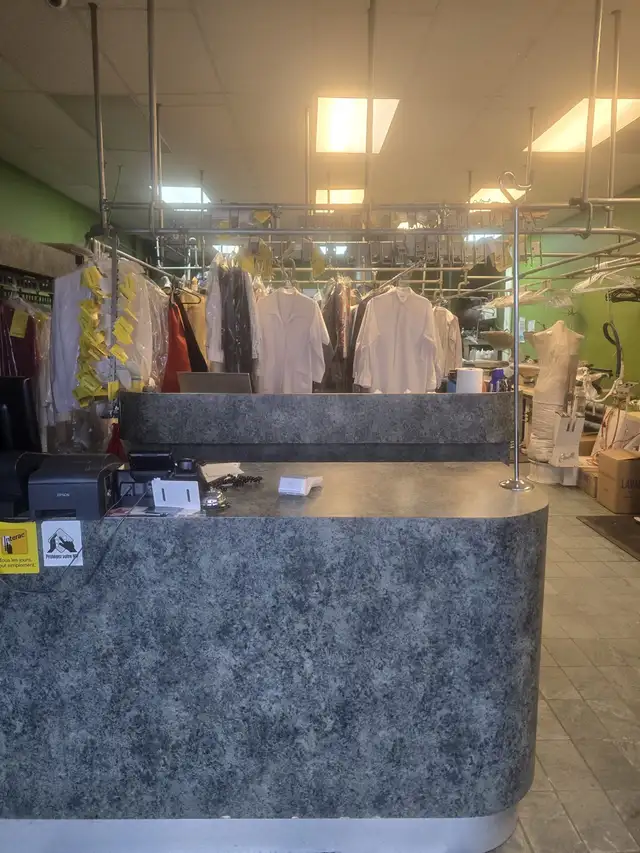 À VENDRE – Nettoyeur établi depuis plus de 30 ans - Photo 2