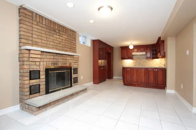 Spacious & Discounted basement apartment available -Mississauga - Photo 2