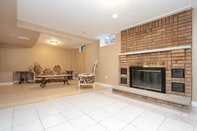 Spacious & Discounted basement apartment available -Mississauga - Photo 3