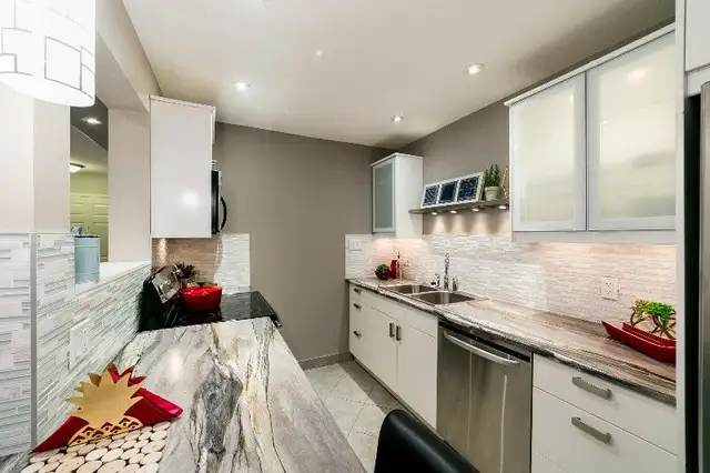 McKinnon Pointe Furnished (Short Term Rentals in Edmonton) - Photo 2