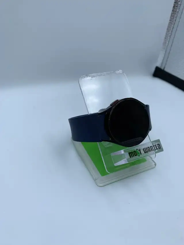 Samsung SM-R900 Galaxy Watch5 40mm Smartwatch W/ Charger - Photo 2