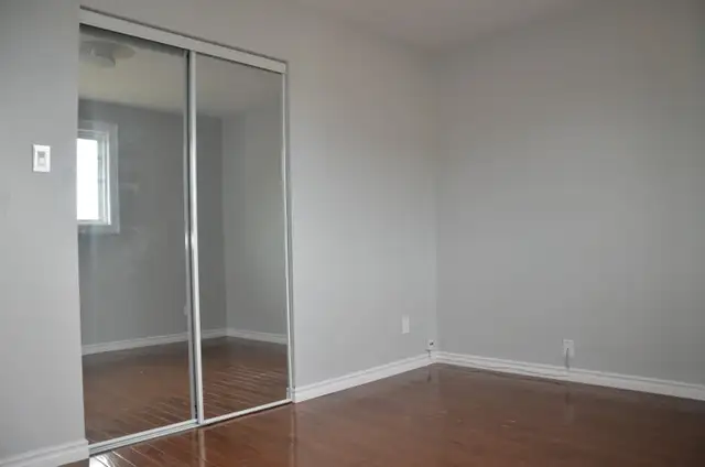 Spacious 3-Bedroom Apartment - With Parking - Photo 7