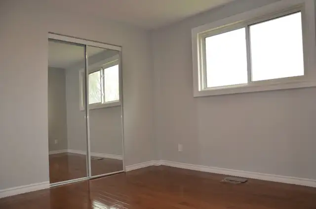 Spacious 3-Bedroom Apartment - With Parking - Photo 8