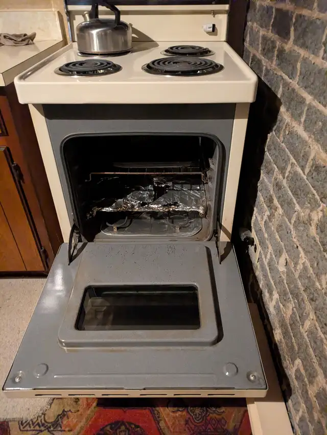 Fridge Stove and appliances - Photo 5