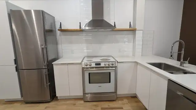 3 bedroom near McGill Furnished with utilities - Photo 2