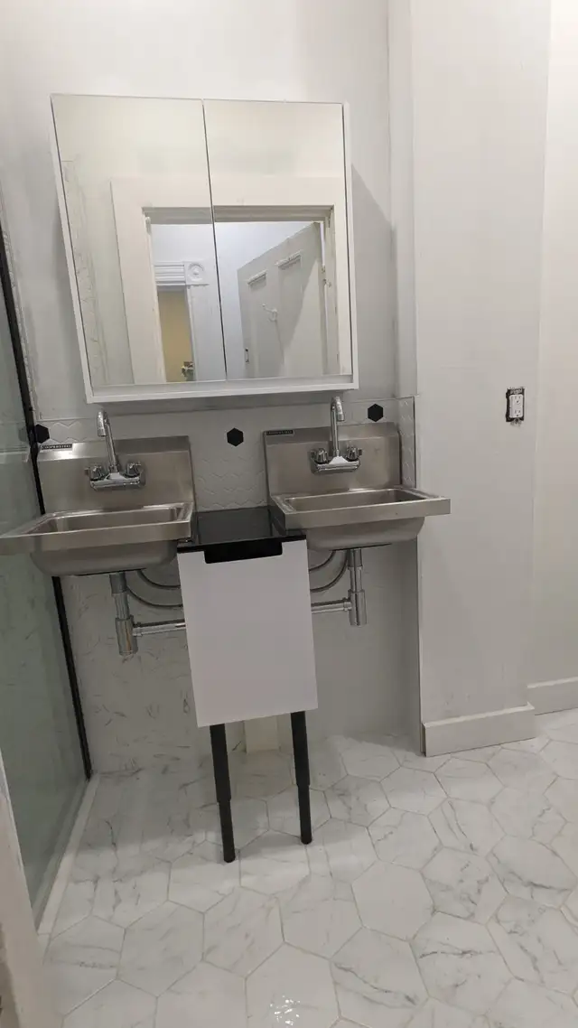 3 bedroom near McGill Furnished with utilities - Photo 3