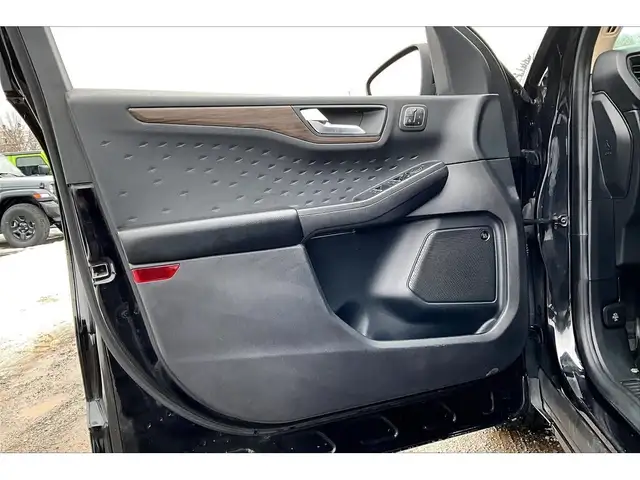 2020 Ford Escape Titanium | Heated Leather | Panoroof | AWD - Photo 18