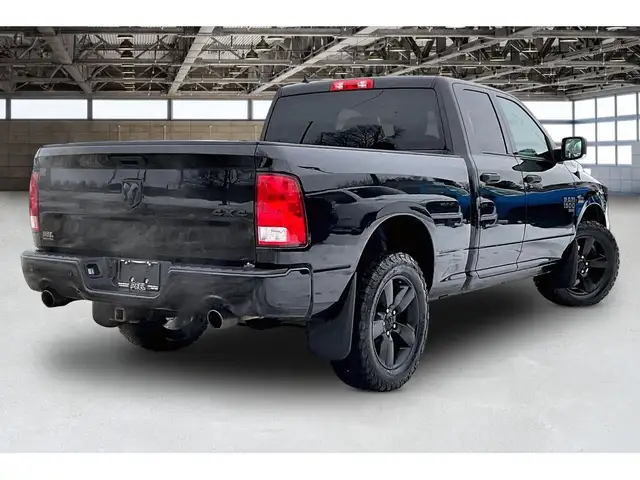 2022 Ram 1500 Classic SLT Quad V8 Black Appearance | Heated Seat - Photo 2