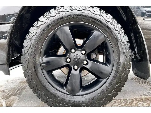 2022 Ram 1500 Classic SLT Quad V8 Black Appearance | Heated Seat - Photo 8