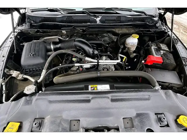 2022 Ram 1500 Classic SLT Quad V8 Black Appearance | Heated Seat - Photo 9