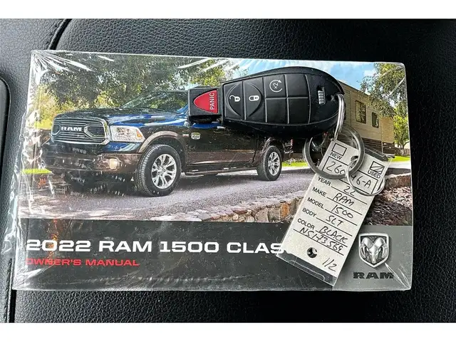 2022 Ram 1500 Classic SLT Quad V8 Black Appearance | Heated Seat - Photo 10