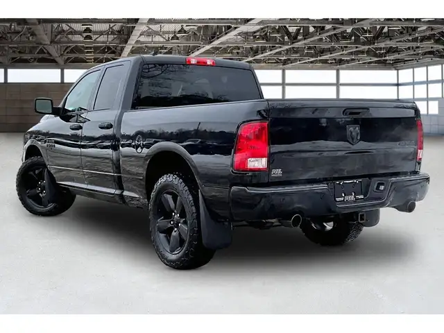 2022 Ram 1500 Classic SLT Quad V8 Black Appearance | Heated Seat - Photo 12